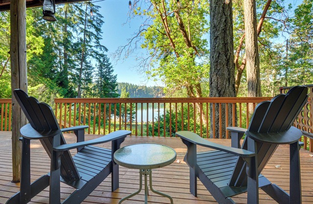 Port Orchard Lakefront Cabin w/Fire Pit & Grill!