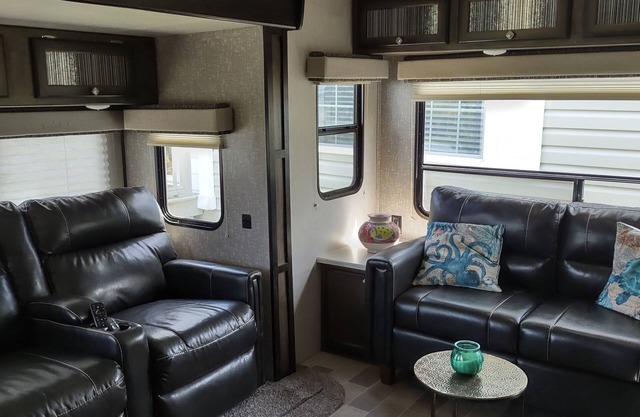 Port Saint Joe 1/1 Trailer that sleeps 4, only 2 blocks to Beach -Pet friendly!