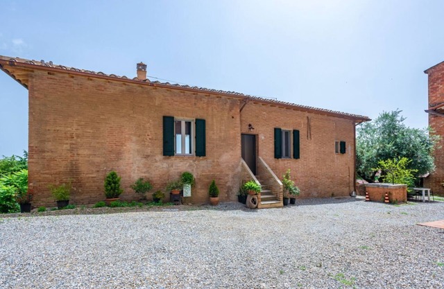 Porta Romana Elegant House with Private Parking!