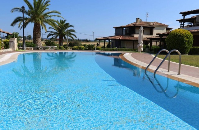 Porto Thea Alexandra Shared Pool, Afitos