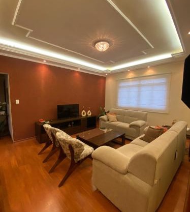 Próximo ao centro, 3 quartos com suíte