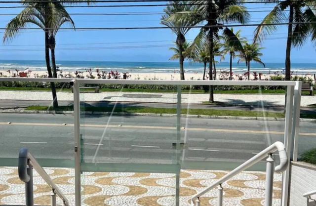 Praia Grande Paradise! Feet in the sand! Facing the Sea.