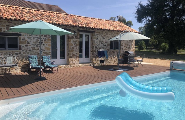 Pretty 1-bedroom self-catering cottage with swimming pool