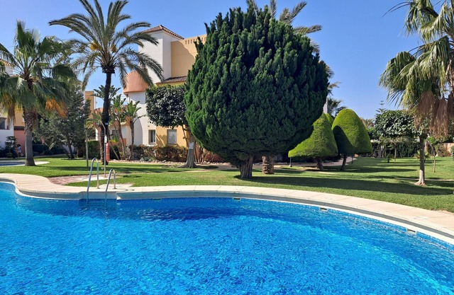 PRECIOSO APARTAMENTO EN URBANIZACIÓN NATURISTA A 150M DE LA PLAYA.