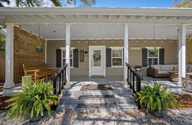 Precious 1-bedroom Cottage in Midtown Mobile Recently renovated with fenced yard