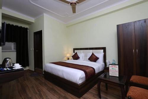 Premium Hotel The Param Suites A unit of Ramaansh Hotels - 650 Meters from Ram Mandir Ayodhya
