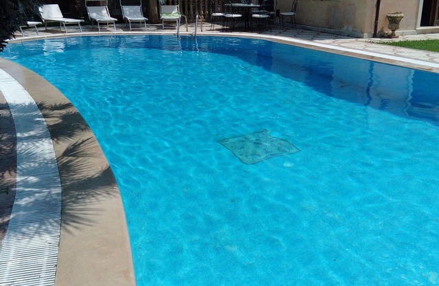 Prestigious villa with large garden and swimming pool