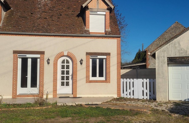 Pretty character house, 3 bedrooms, 5/6 beds, all comforts, WIFI and parking.