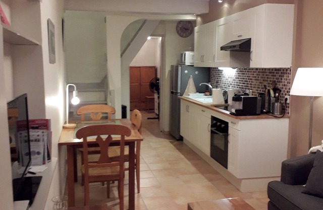 Pretty village house 4 pers 57m squared in typical Provencal village