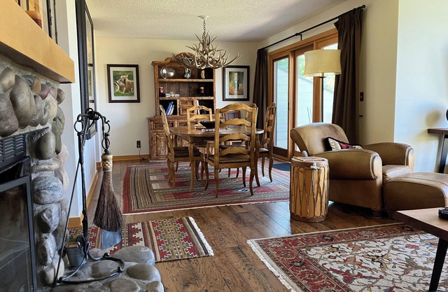 Priceless Teton Views. In the Aspens and Minutes Away from World Class Skiing!