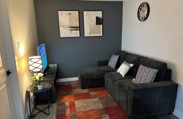 Prime & Fully Furnished Apartment I 2 double bed | Windermere, SW, Edmonton