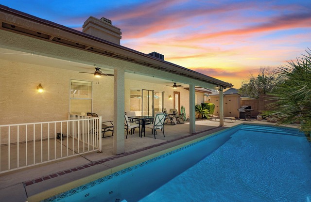 Prime Location With Pool Just 3-mins From Westgate Entertainment!
