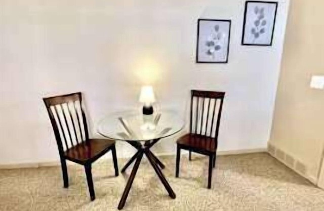 Prime Spot, Walk to UNMC, Dining Nearby