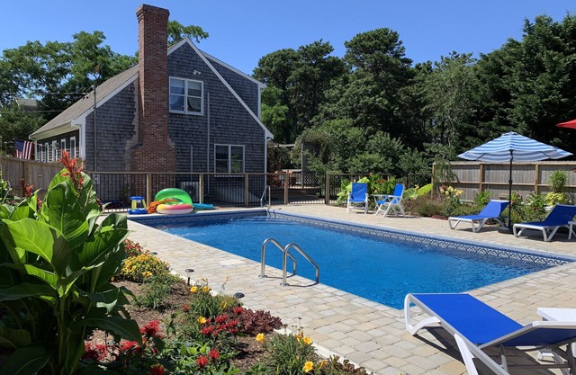 Pristine home w/heated salt water pool - 5 NIGHT MIN- MIDWEEK & WEEKLY DISCOUNT
