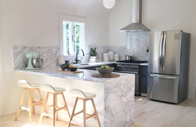 Pristine, light-filled Scandinavian modern Berkeley cottage