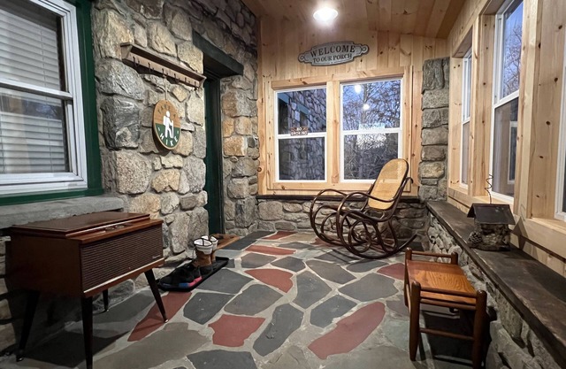 Privacy in the hills one hour from NYC and minutes to Breakneck Mtn.