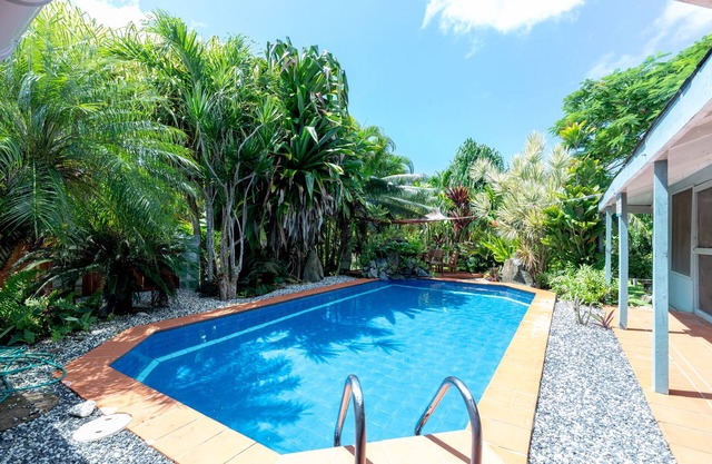 Privacy in the hub of beautiful Muri Beach