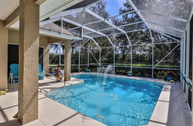Privacy, Pool & Serenity. 3BD 3BA, 10 min to Daytona beach. Fly-In Community.