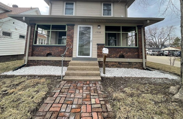 Private 3 bedroom 2 baths house 10 montes to Mass Ave