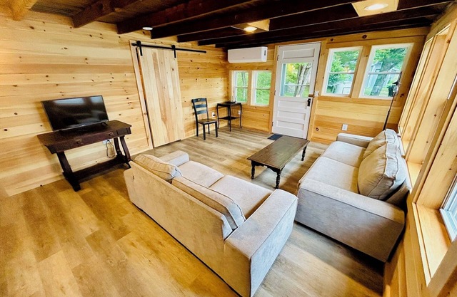 Private 3BR Lakefront Cottage on Green Lake @ Jenkins Beach #3