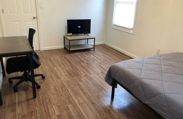 Private apartment with 3 bedrooms and 1 bathroom near Newark International Airport EWR and New York City