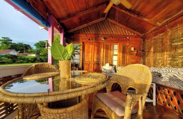 Private beachfront paradise 2cottages & 2 rooms in Bluefield's Bay AC, Wi-Fi