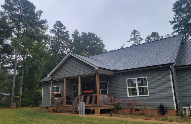 Private Catawba Home 4 bedrooms 2 bathrooms near the Lake, River, and Carowinds.