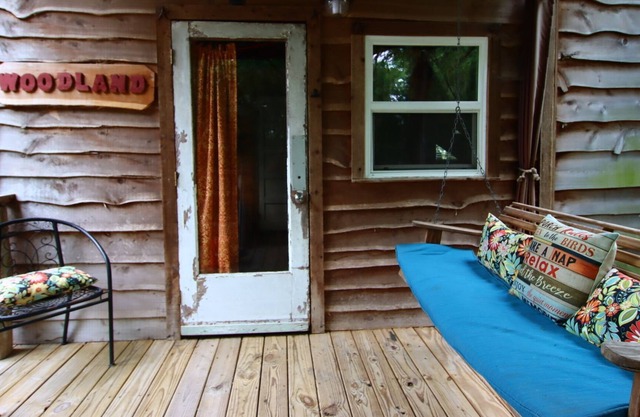 Private & Charming Cottage Nestled in the Forest at Scenic Hill Retreat