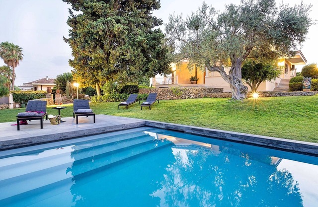 Private countryside villa with swimming pool