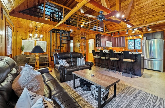 Private Cozy Cabin at Tonto Creek in Kohl's Ranch