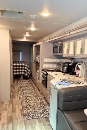 Private Cozy R/V , for your enjoyment
