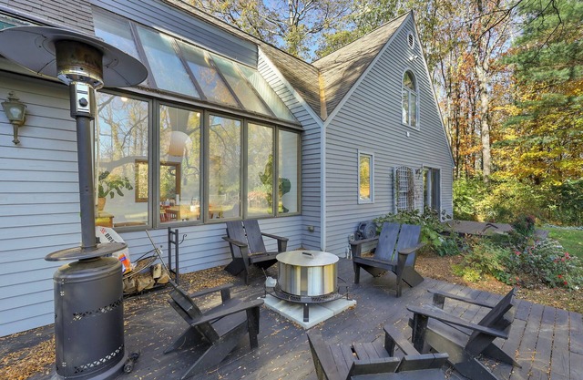 Private estate with heated pool, guest house and incredible views