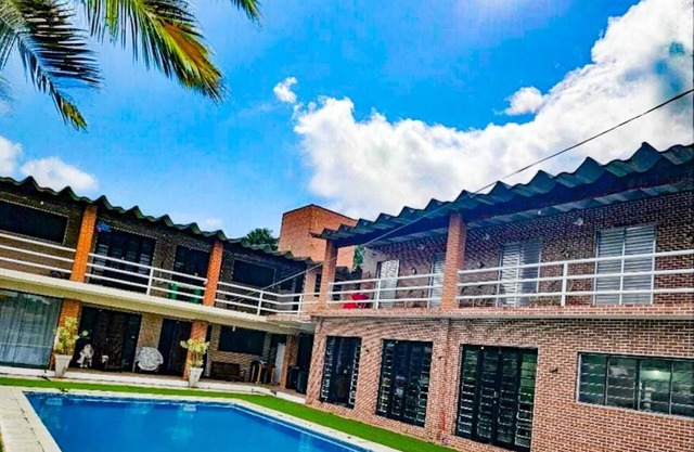 Private farmhouse in Ibiuna with 8 bedrooms and fishing area