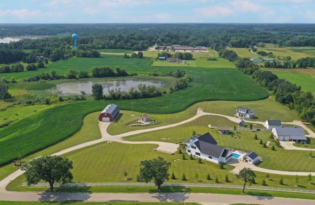 Private Farmhouse with Saltwater Pool and Fire Pit. Great for groups!