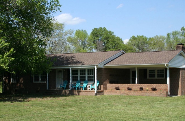 Private Friendly Country Home 2 miles from Shakori Hills