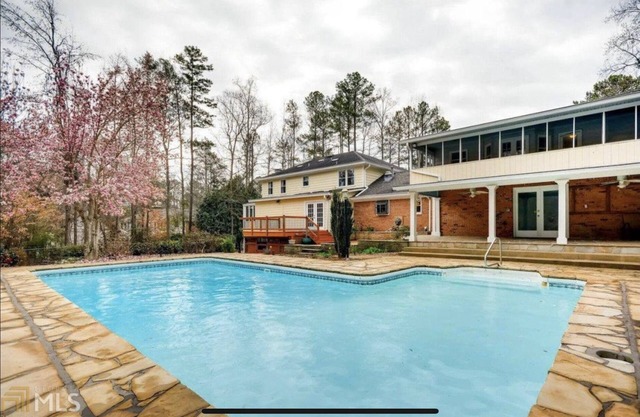 Private guest suite with private garage