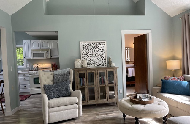 Private hideaway close to everything with lake access.