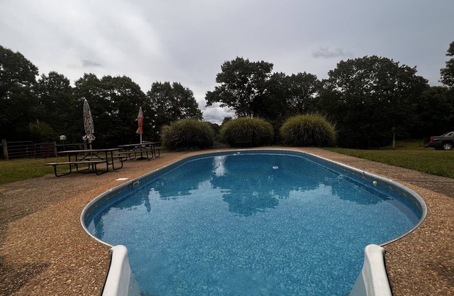 Private home with wheelchair access with inground pool, pet friendly w/pet fee