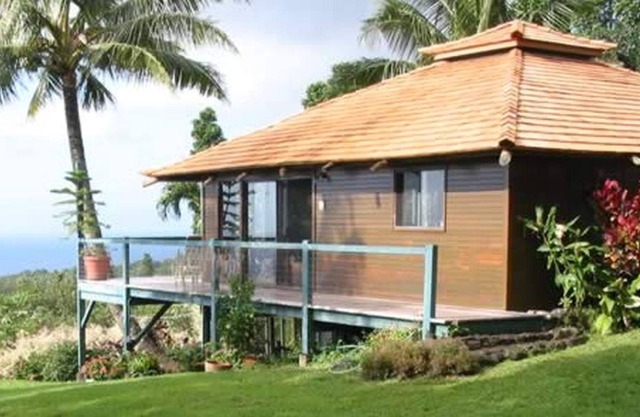 Private, Honeymoon Cottage - 180 Degree Ocean Views