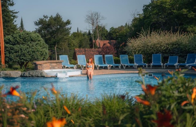 Private Hot Tub Sauna Ski Indoor Pool Bee