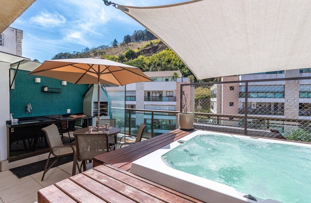 Private Jacuzzi Penthouse in the Heart of Itaipava