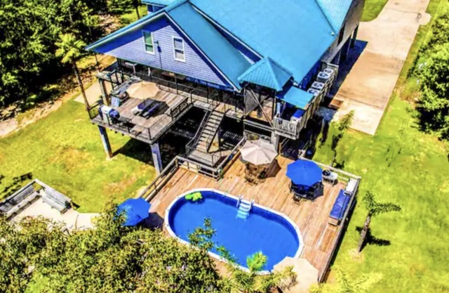 Private Mini Resort! Pool, Hot Tub, Pool Table, on River, + more - Book Today!