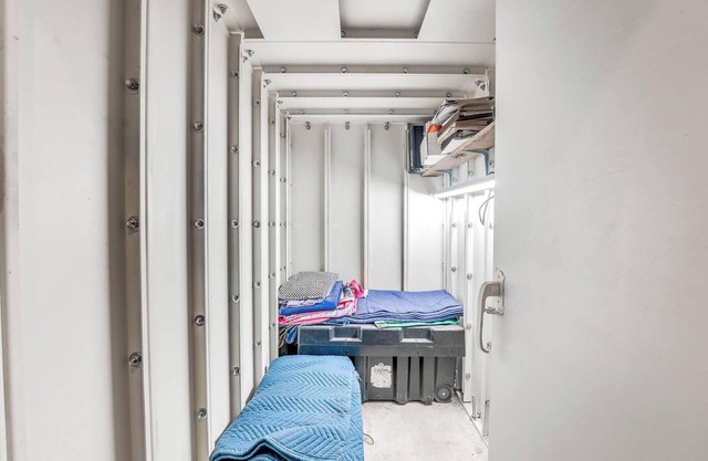 Private n secluded blocks from the OU football stadium Pool outdoor kitchen