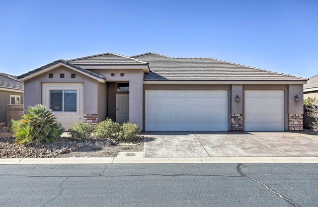 Private Oasis w/Golf & Casino Resorts Nearby