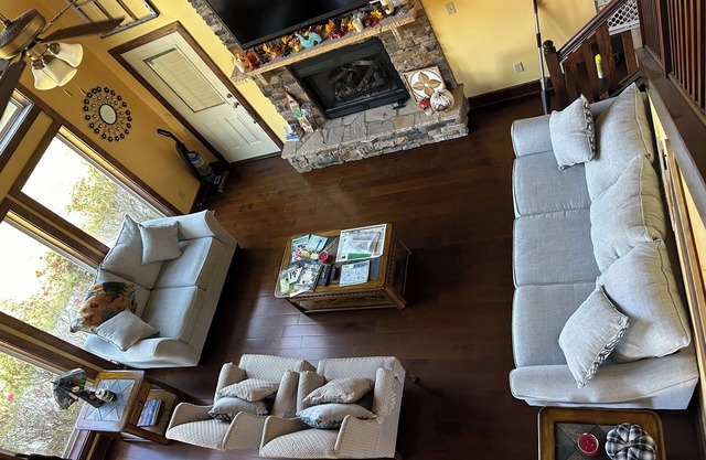 Private, peaceful farmhouse with mountain and horse views!