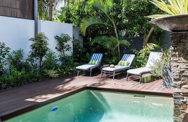 PRIVATE POOL - DECKS - WALK TO BEACH