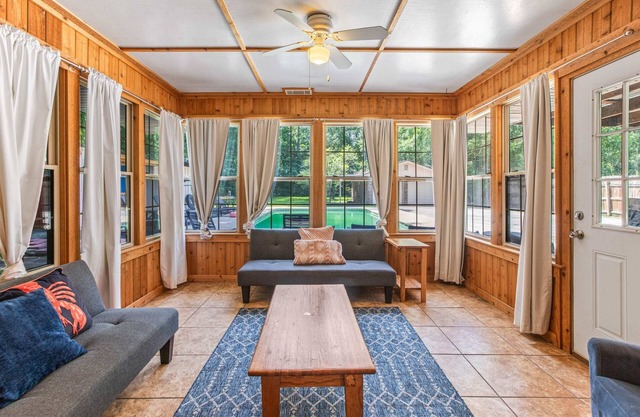 Private Pool & Fenced Yard - Sassy in the Sun