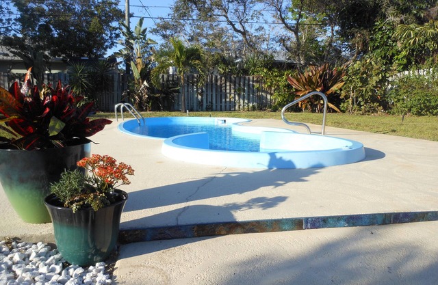Private Pool Home/3 Minute Walk To Private Beach Access/small-med dog friendly