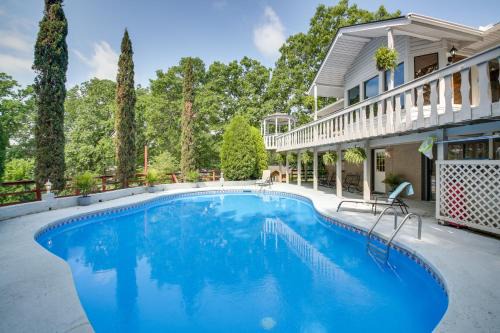 Private Pool Lakefront Home in Hot Springs!
