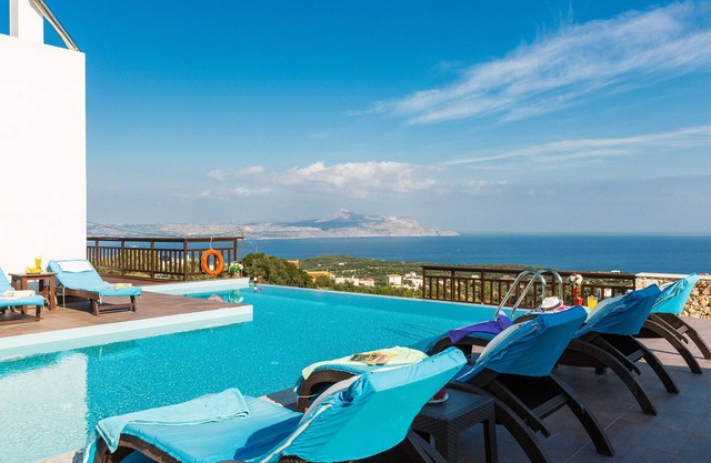 Private Pool ★ Sea view ★ BBQ ★ 2min drive to beach